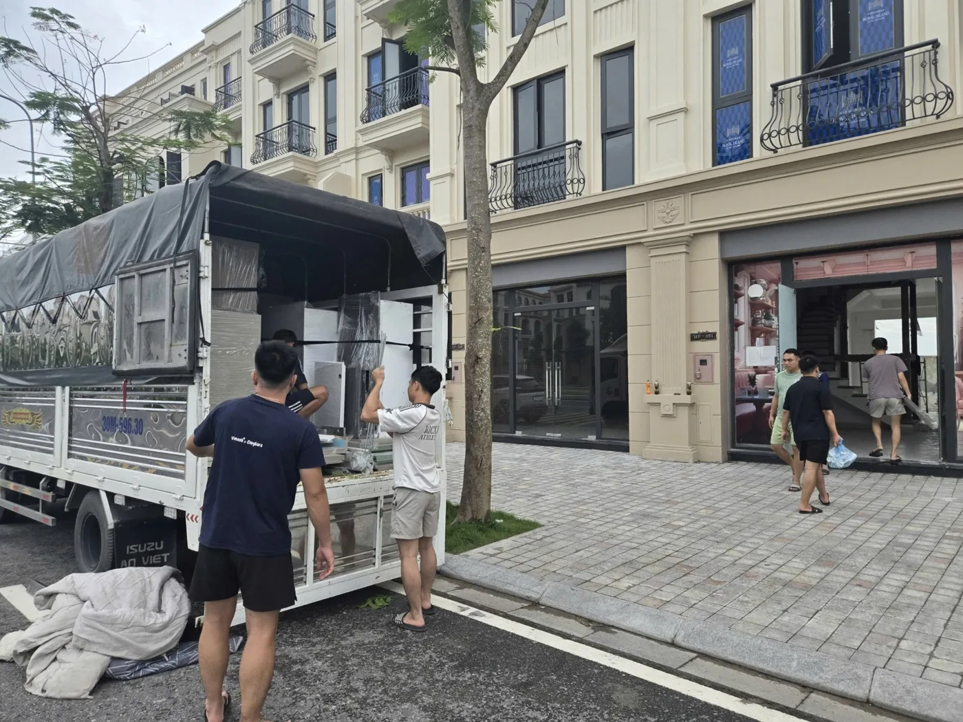 Vận chuyển và tập kết nội thất tại công trình – ảnh thực tế 4